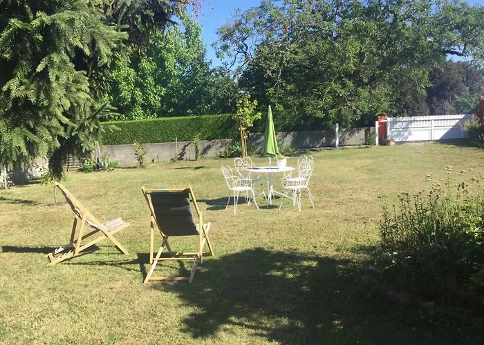 Charmante Maison Avec Jardin, Proche Puy Du Fou Et Cholet, Wifi, Confort - Fr-1-622-48 * Les Gardes