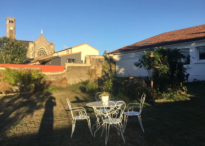 Charmante Maison Avec Jardin, Proche Puy Du Fou Et Cholet, Wifi, Confort - Fr-1-622-48 Les Gardes