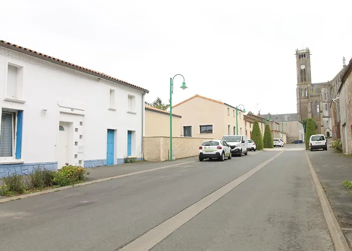 Charmante Maison Avec Jardin, Proche Puy Du Fou Et Cholet, Wifi, Confort - Fr-1-622-48 * Les Gardes